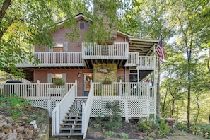 Exterior - Hiwassee River Gem w/ Huge Decks: Great for Groups (Hiawassee)