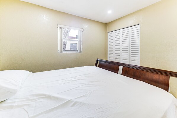 A bedroom with a single bed, a window, and a set of white louvered doors. - 3 Mi to Dania Beach Pier: Convenient Apartment! (Dania Beach)
