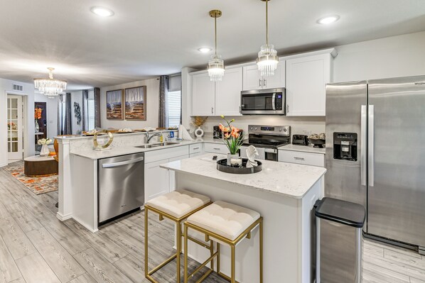 Fridge, microwave, stovetop, dishwasher