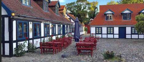 تناول الطعام بالخارج