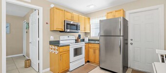 Beach Living | Few Steps to the Sand | Budget Stay