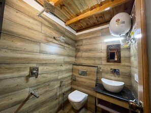 Shower, slippers - Bagar Trails  (Kosiyakutoli)
