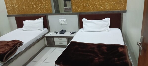 Quarto superior, ar-condicionado | Escrivaninha, camas extras/dobráveis (sobretaxa), Wi-Fi de cortesia