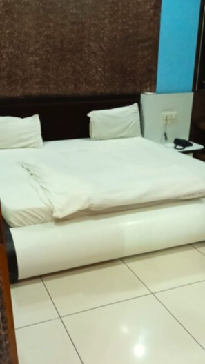 ห้องดีลักซ์, เครื่องปรับอากาศ | โต๊ะทำงาน, เตียงเสริม/เปล, Wi-Fi ฟรี, ผ้าปูที่นอน