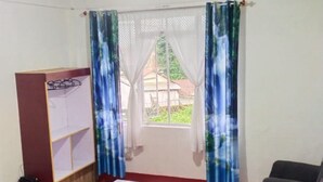 Free WiFi, bed sheets - New Shilong Guest house Travellers Point (Shillong)
