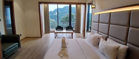 Caja de seguridad en la habitación y escritorio