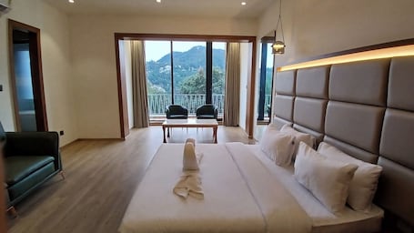 Caja de seguridad en la habitación y escritorio