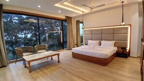 Phòng Premium | Két bảo mật tại phòng, bàn, khu vực làm việc phù hợp cho laptop 