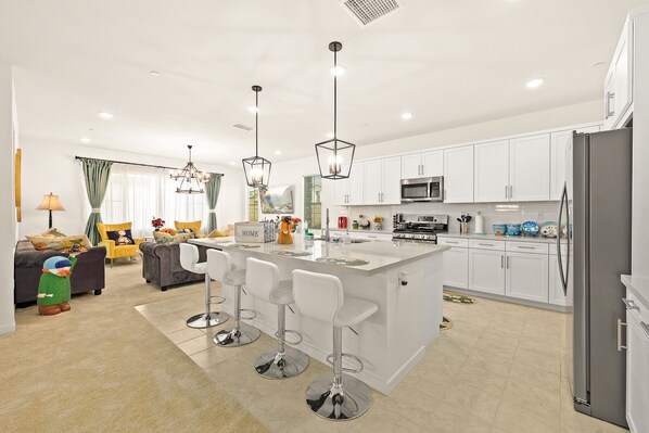 Private kitchen - Spacious single house/Large kitchen/6BD/4BA/8beds (Ontario)