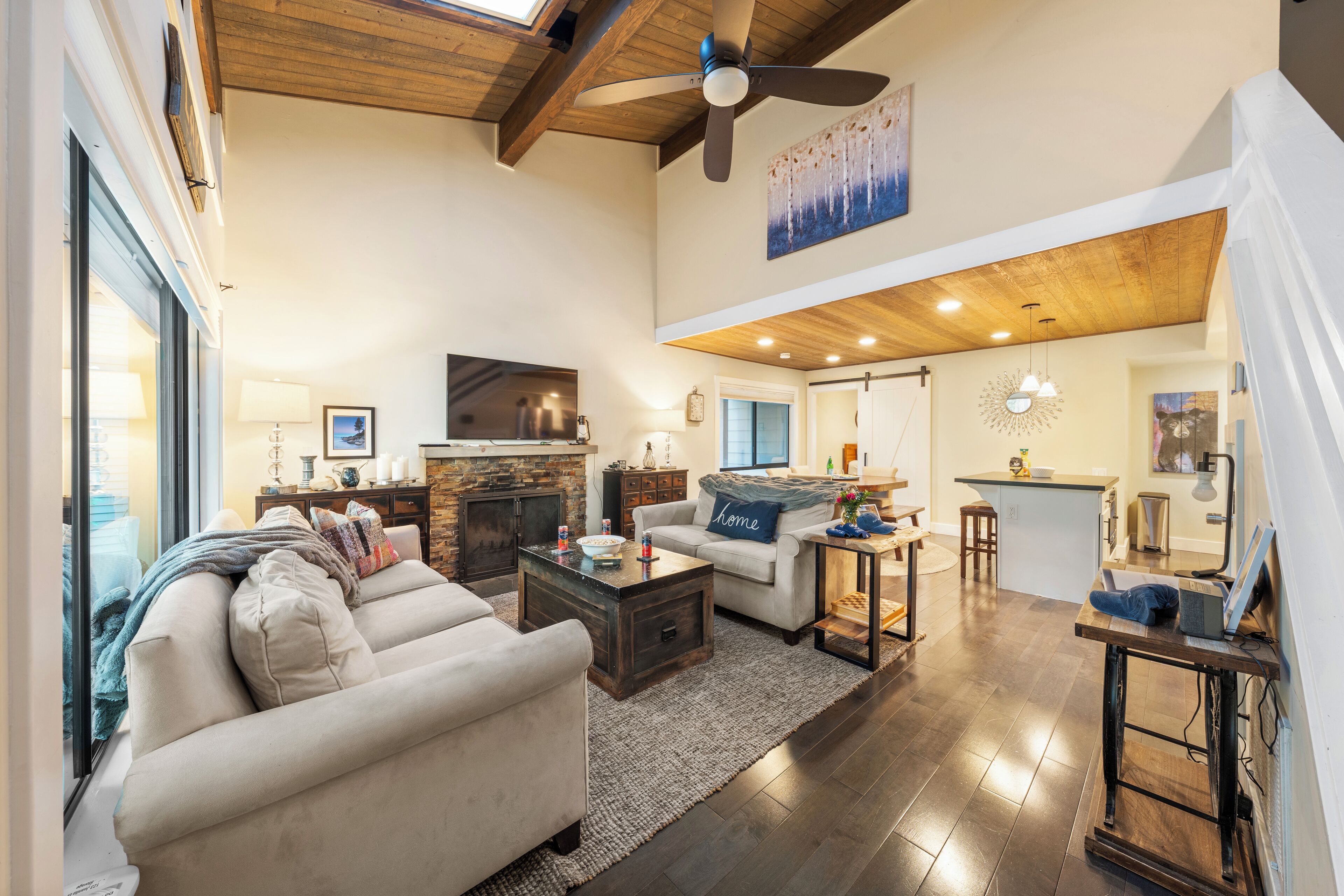 Smart-TV, Kamin, Videospiele