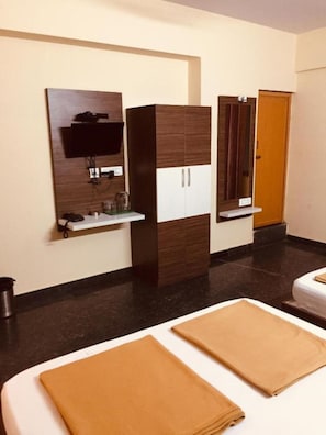 Quarto standard, vista para a cidade | Wi-Fi de cortesia