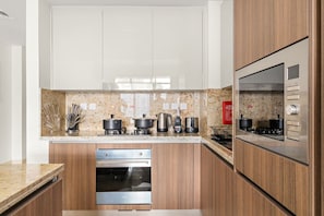 Private kitchen - FIRST CLASS | 2BR | Burj Khalifa & Downtown Views (Downtown)