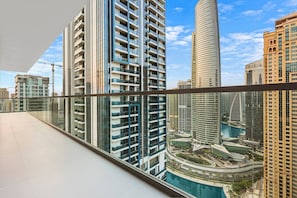 Property grounds - FIRST CLASS | 4BR | Elegant Comfort | Lake Views (JLT)