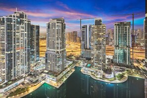 Exterior - FIRST CLASS | 4BR | Elegant Comfort | Lake Views (JLT)