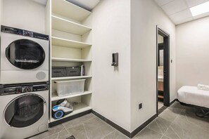 Interior - FIRST CLASS | 4BR | Elegant Comfort | Lake Views (JLT)
