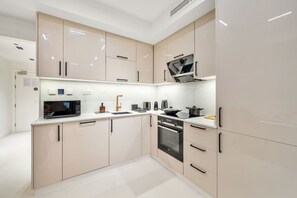 Private kitchen - FIRST CLASS | 2BR | Luxury Marina Bliss (Marina)