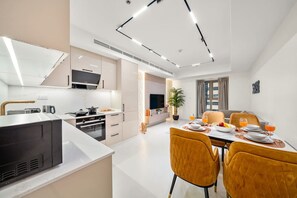 Private kitchen - FIRST CLASS | 2BR | Luxury Marina Bliss (Marina)
