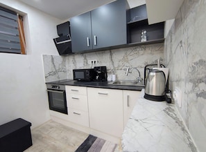 Refrigerador, microondas, horno, placa de cocina