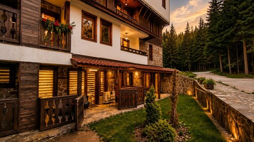 Elegant Ground-Floor Studio with Covered Terrace and Direct Access to Nature