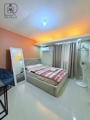 1 habitación, acceso a internet y ropa de cama
