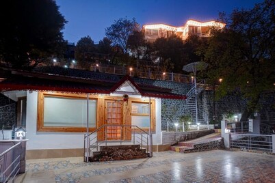 奈尼塔尔桃木度假村  