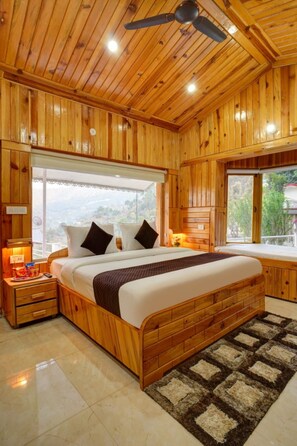 Luxury Triple Room | Free WiFi, bed sheets