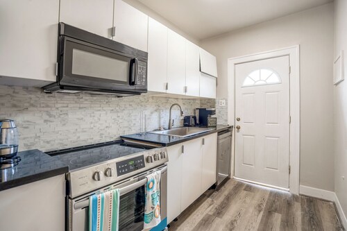 Extended Stay Comfort • 1BR Near Downtown & Medical Center
