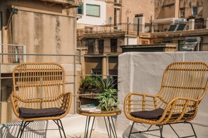 Rooftop terrace - Soultani Aparthotel by HarmonyHomesAway (Athens)
