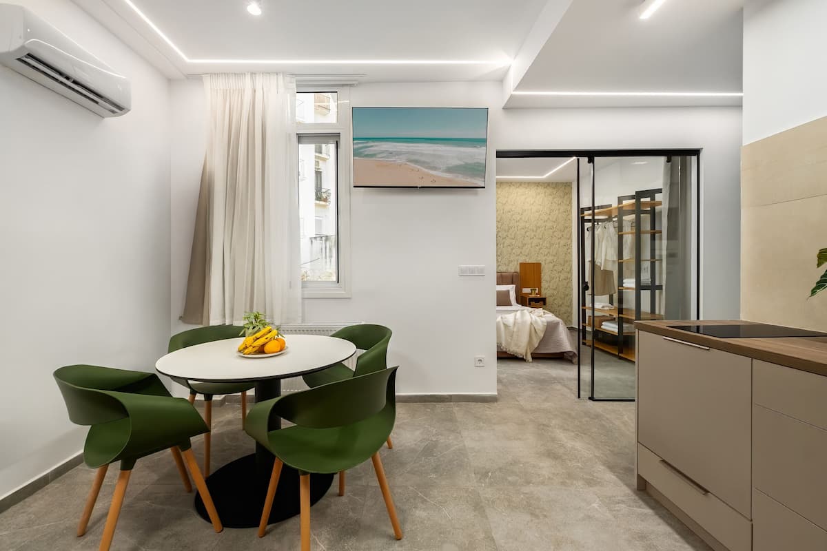 Apartment, Courtyard View | Front of property