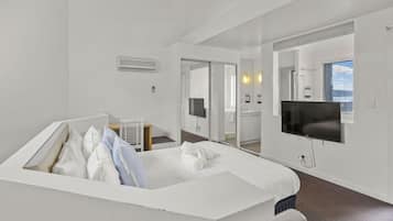 2 bedrooms, iron/ironing board, free WiFi