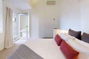 2 bedrooms, iron/ironing board, free WiFi