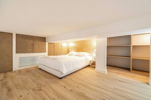 2 bedrooms, iron/ironing board, Internet, bed sheets