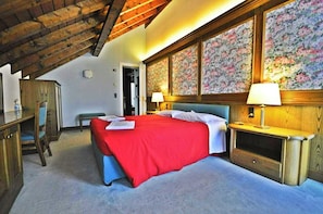 Basic-Doppel- oder -Zweibettzimmer, Balkon | Schreibtisch, kostenloses WLAN