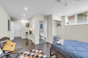 3 bedrooms, desk, iron/ironing board, WiFi