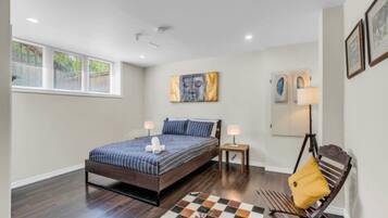 3 bedrooms, desk, iron/ironing board, WiFi