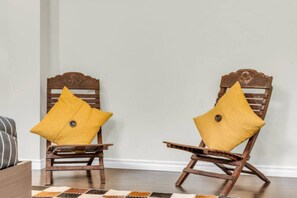 Interior - Stylish Zen Stay Mins to Falls | BBQ Area (Niagara Falls)