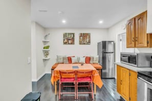 Interior - Stylish Zen Stay Mins to Falls | BBQ Area (Niagara Falls)