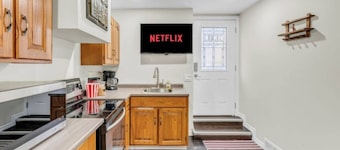 Stylish Zen Stay Mins to Falls | BBQ Area