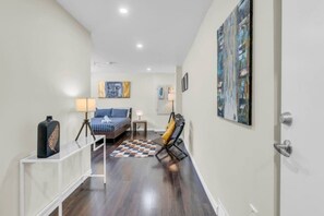 Interior - Stylish Zen Stay Mins to Falls | BBQ Area (Niagara Falls)