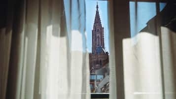 Kamar Double Grand, pemandangan kota | Brankas, tirai kedap cahaya, kedap suara, dan setrika/meja setrika