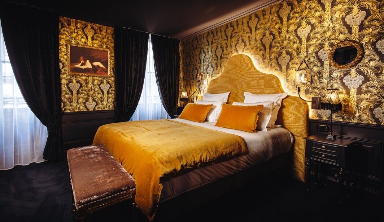 Signature Double Room | In-room safe, blackout drapes, soundproofing, iron/ironing board