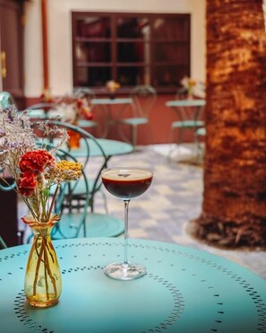 Bar (on property) - Madame C (Strasbourg)