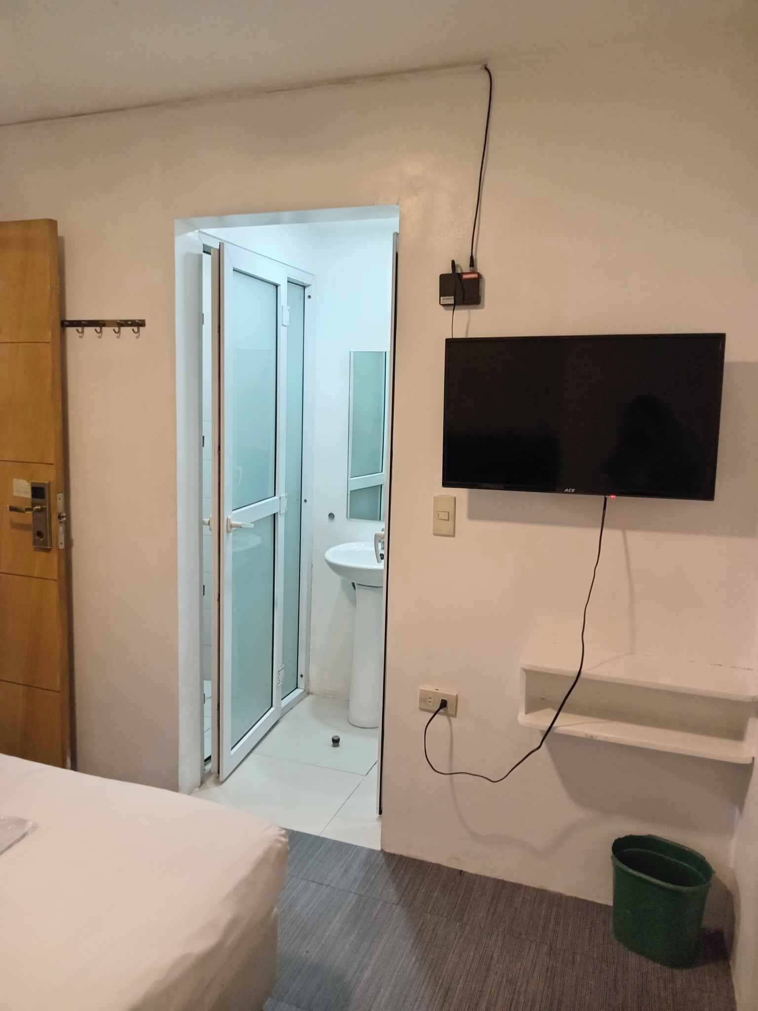 Dusj, toalettartikler (inkludert), såpe og sjampo