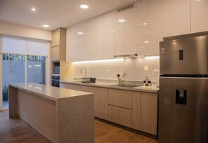 Fridge, microwave, oven, stovetop