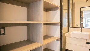 A modern bathroom with a large mirror, white sink, and built-in shelves. - w* | Incredible 2BR with Balcony in San Isidro (San Isidro)