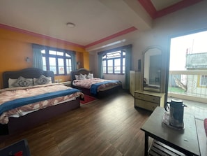 Habitación cuádruple Deluxe | Wifi gratis y ropa de cama