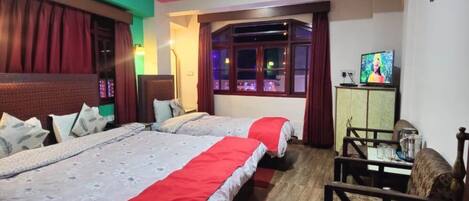 华丽三人房 | 免费 WiFi、床单