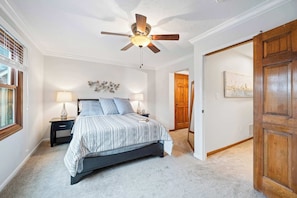 4 bedrooms, desk, iron/ironing board, WiFi