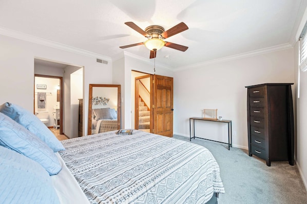 4 Schlafzimmer, Schreibtisch, Bügeleisen/Bügelbrett, WLAN