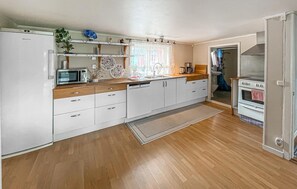 Fridge, stovetop, dishwasher, coffee/tea maker